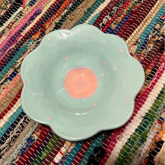 cyclamen pottery
